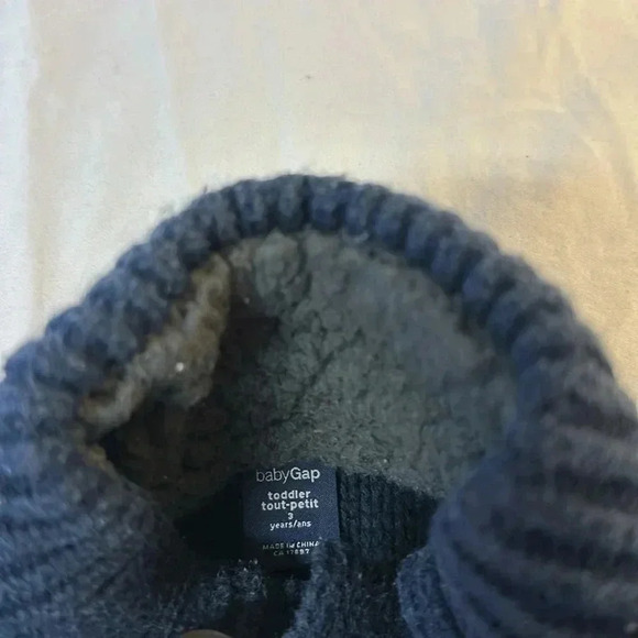 GAP - medium weight cable/braid knit pullover sweater. Size 3 - Picture 2 of 5